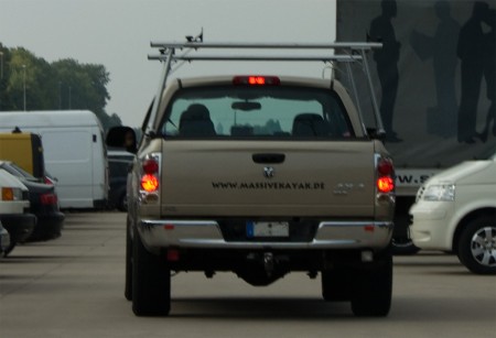 Massivekayak Firmenwagen